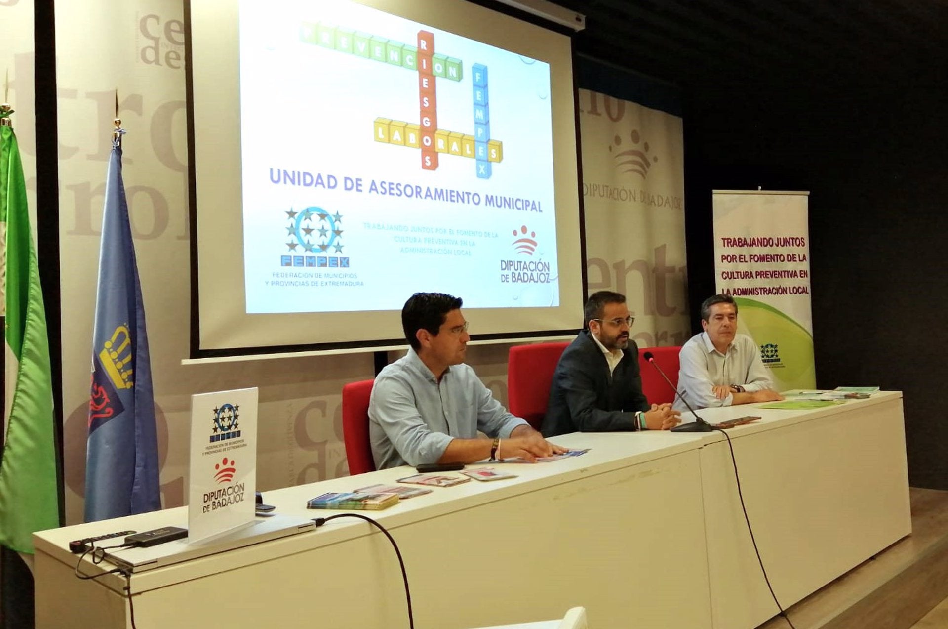 Unos 700 personas se formarán en prevención de riesgos laborales en los programas colaborativos rurales de Extremadura Unos 700 personas se formarán en prevención de riesgos laborales en los programas colaborativos rurales de Extremadura