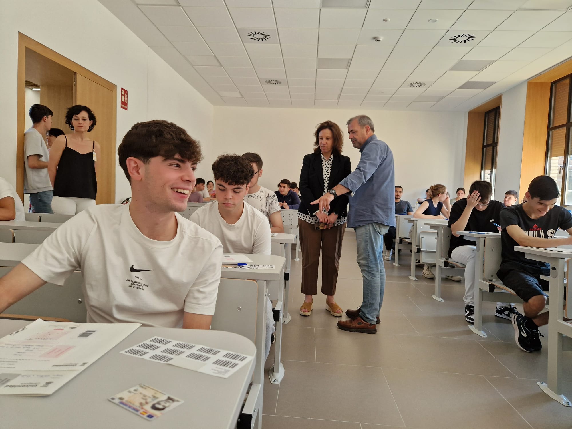 Nervios, amuletos y esperanza en el primer día de la EvAU en Aragón Nervios, amuletos y esperanza en el primer día de la EvAU en Aragón