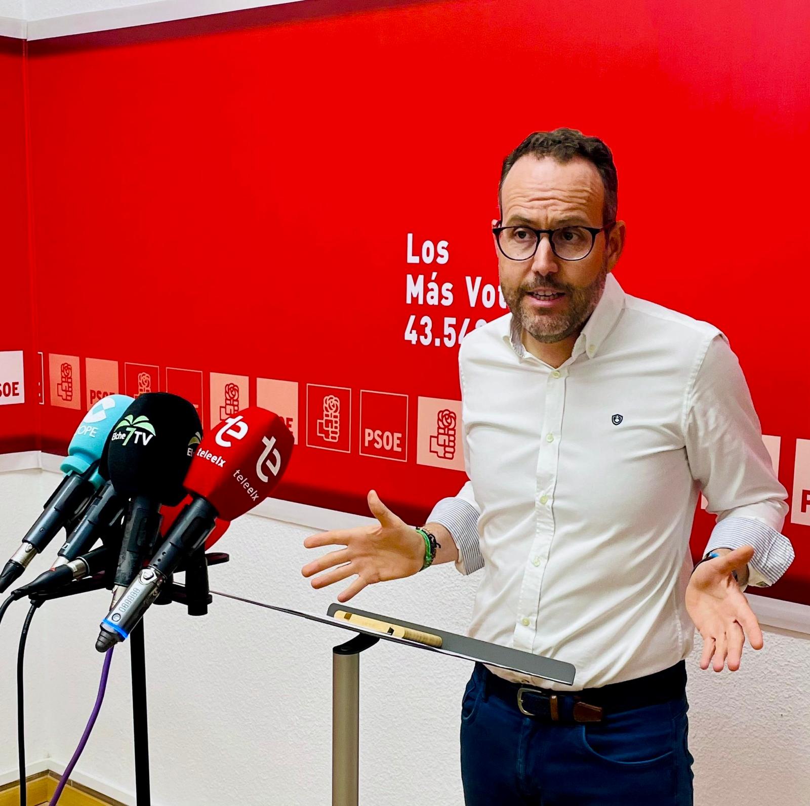 El PSOE de Elche denuncia que PP y Vox ponen “un sueldo” de 420 euros al mes a los presidentes de los distritos El PSOE de Elche denuncia que PP y Vox ponen “un sueldo” de 420 euros al mes a los presidentes de los distritos