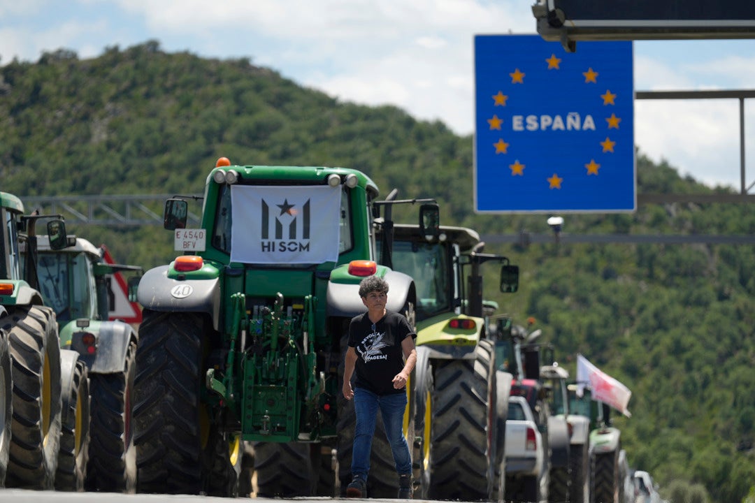 Los agricultores finalizan sus protestas en la frontera con Francia tras 24 horas de bloqueos Los agricultores finalizan sus protestas en la frontera con Francia tras 24 horas de bloqueos