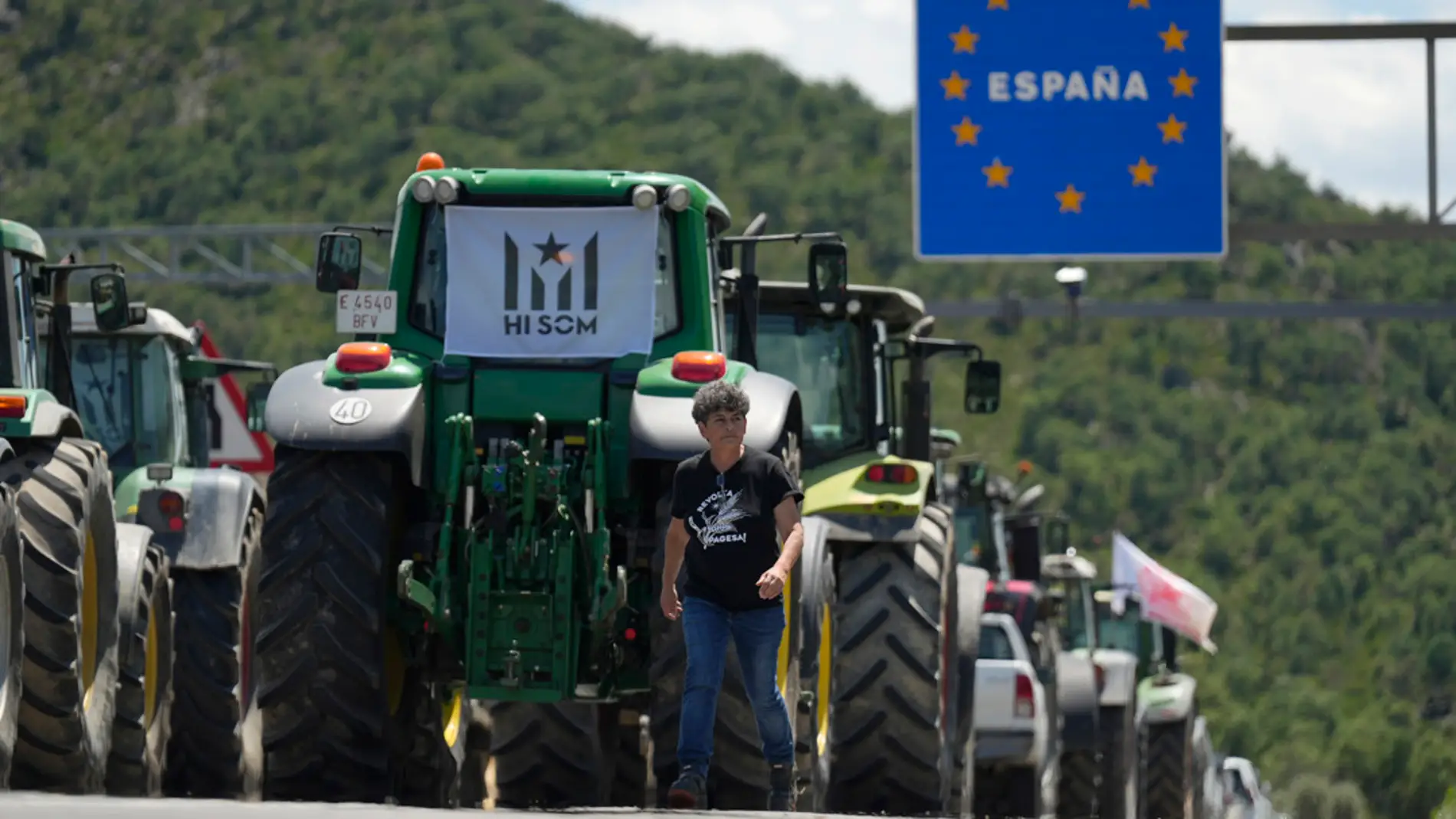 La autopista AP-7 completamente cerrada al tráfico en dirección a Francia por las protestas convocadas este lunes por agricultores españoles y franceses
