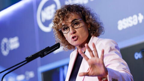 La cabeza de lista del PP a las elecciones al Parlamento Europeo, Dolors Montserrat, protagoniza un desayuno informativo de F&oacute;rum Europa, este martes en Madrid./ EFE/ Chema Moya