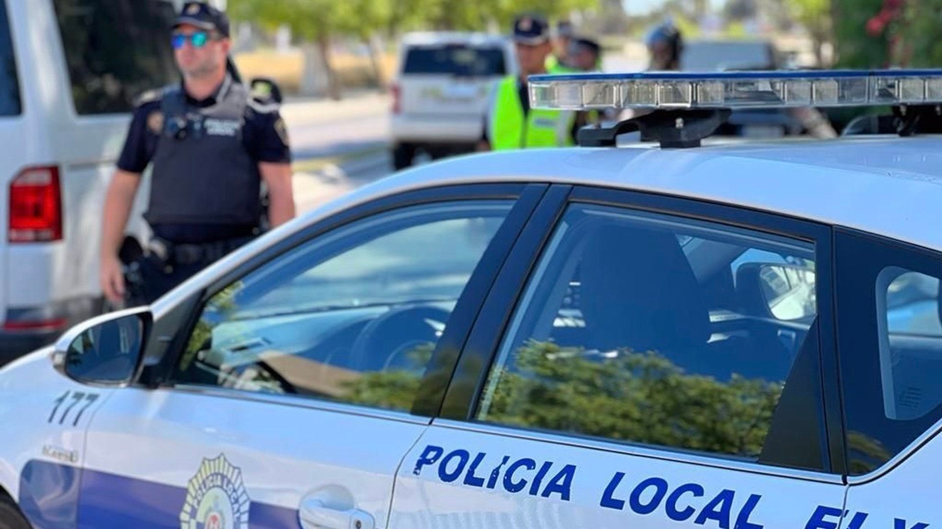 La Policía Local de Elche detiene a dos hombres por una pelea en la plaza del Congreso Eucarístico La Policía Local de Elche detiene a dos hombres por una pelea en la plaza del Congreso Eucarístico