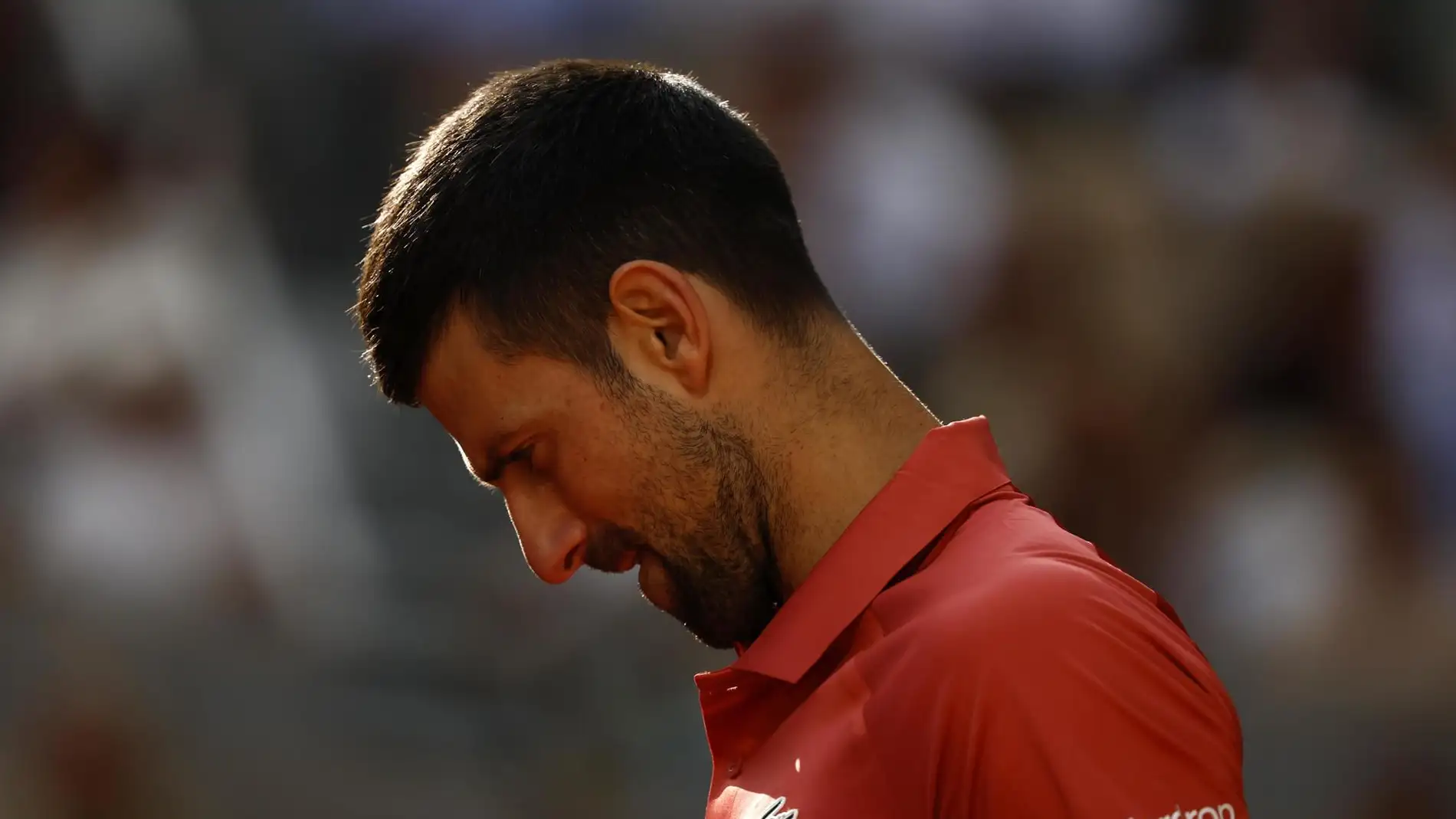 Djokovic se retira de Roland Garros por su lesión en la rodilla