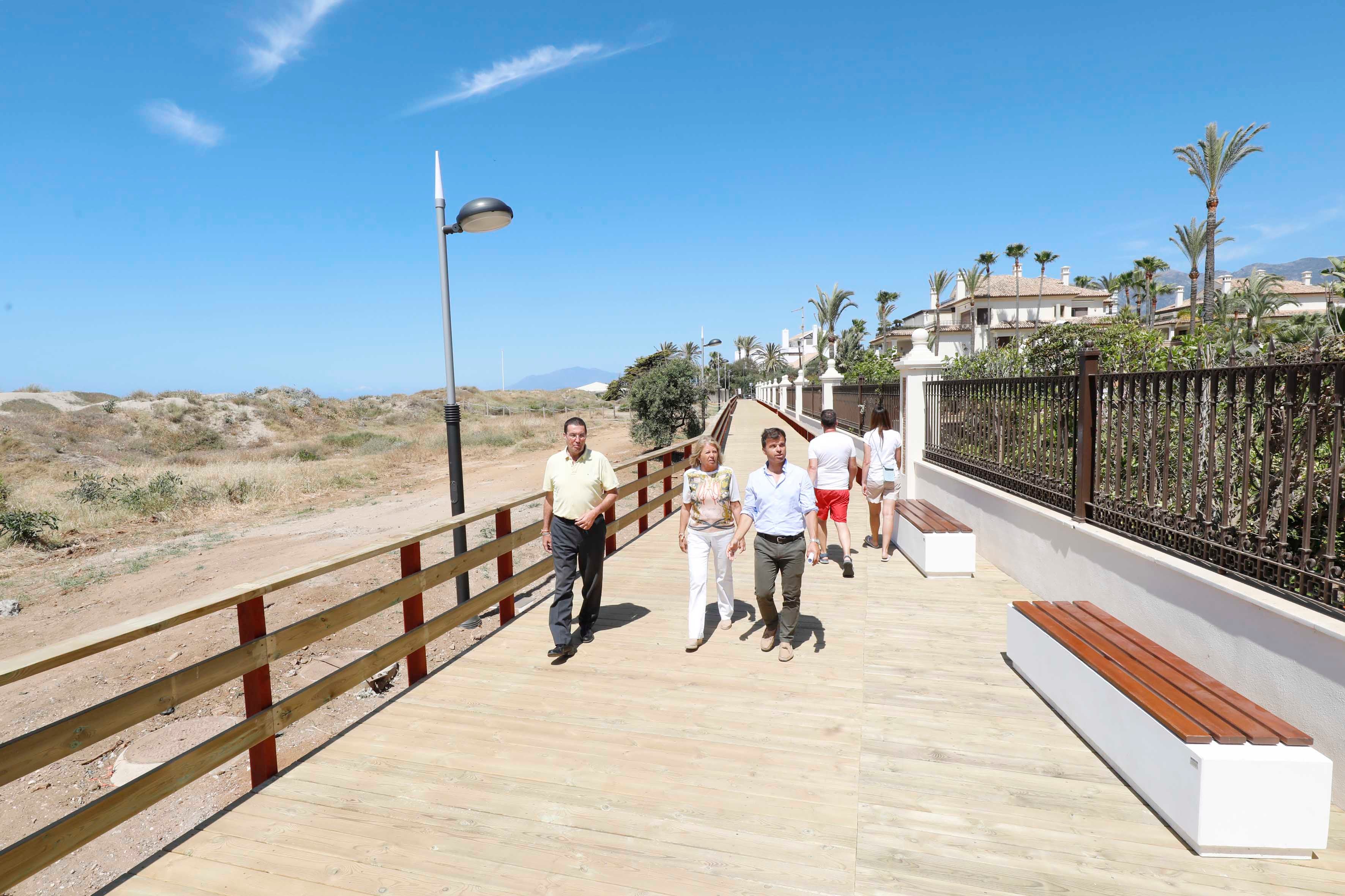 Marbella gana 250 metros de paseo marítimo tras concluir un tramo en la zona de Las Chapas Marbella gana 250 metros de paseo marítimo tras concluir un tramo en la zona de Las Chapas