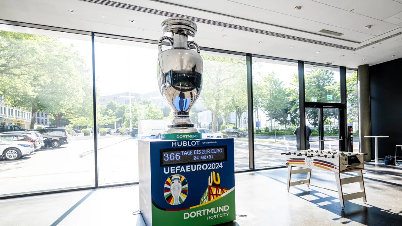 Réplica del trofeo de la Eurocopa