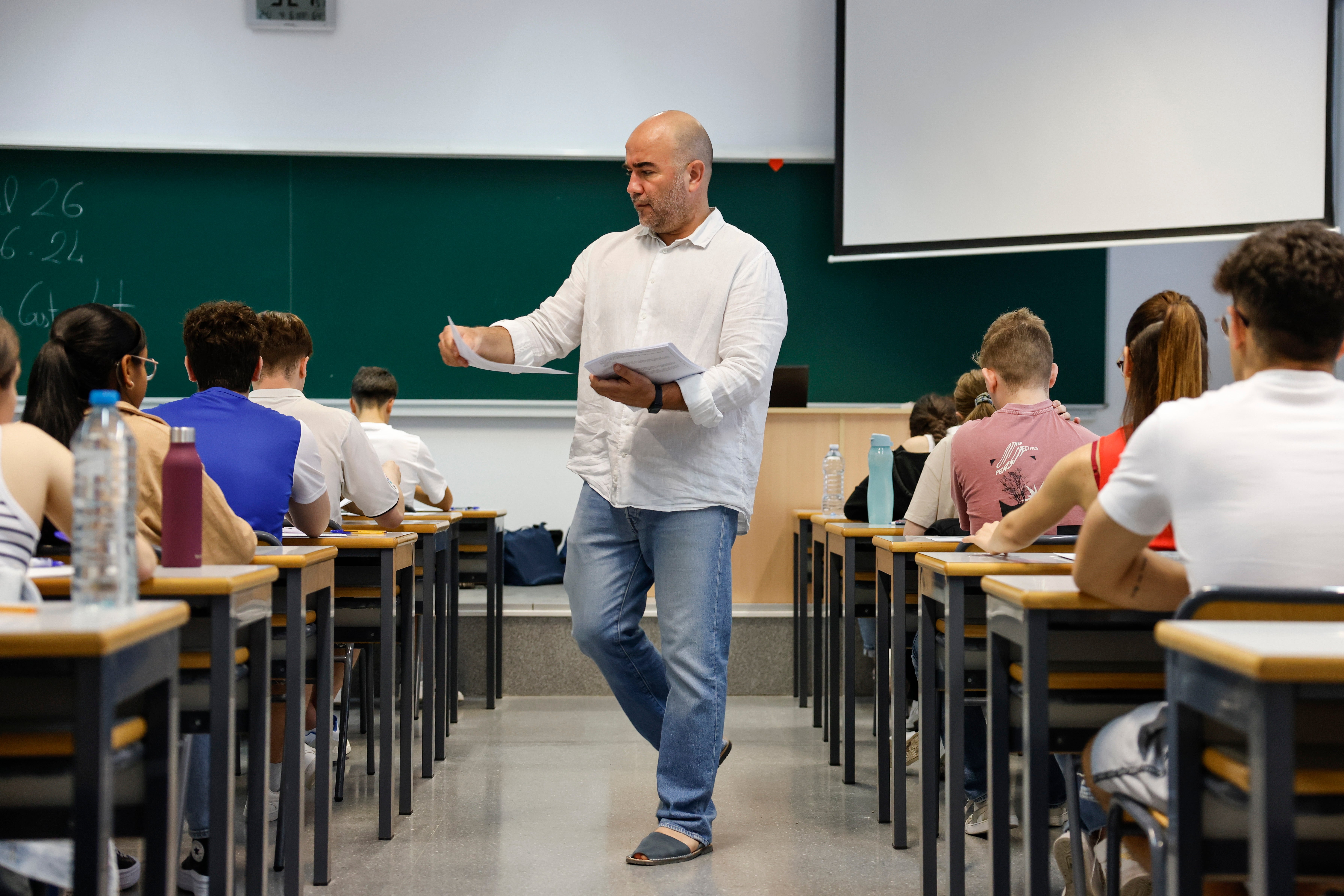 Arranca la EBAU en la Comunitat Valenciana con más de 24.200 estudiantes Arranca la EBAU en la Comunitat Valenciana con más de 24.200 estudiantes