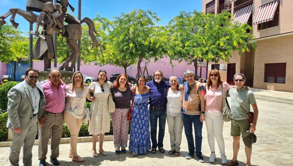 Algunos de los homenajeados, amigos, colaboradores y miembros del equipo