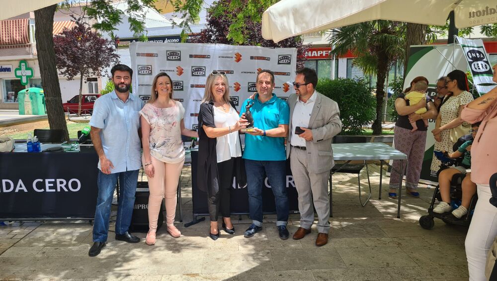 Juan Vicente Lérida ha recogido "la Galana" en nombre de su hija Beatriz.