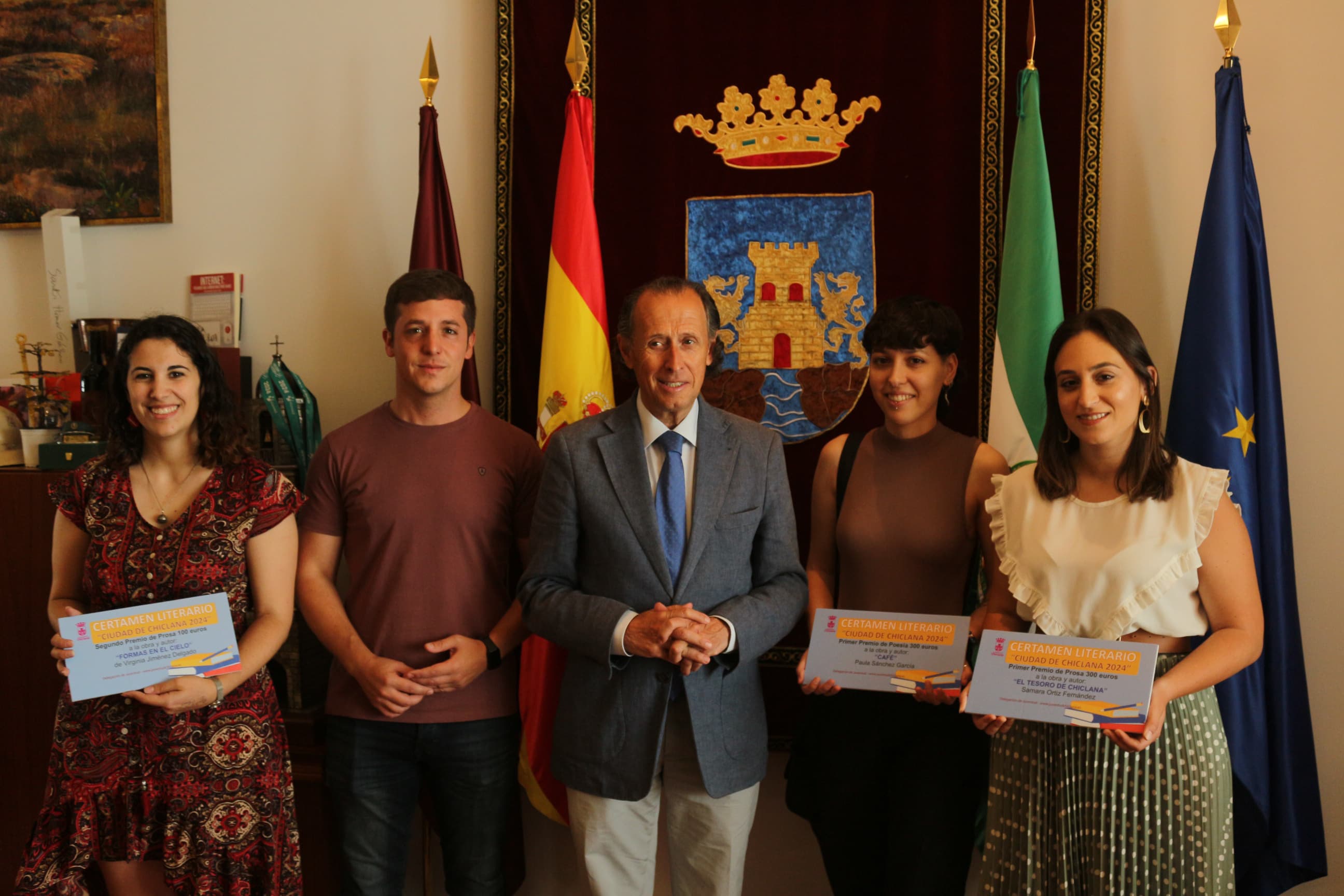 Paula Sánchez y Samara Ortiz, ganadoras del Certamen Literario Ciudad de Chiclana Paula Sánchez y Samara Ortiz, ganadoras del Certamen Literario Ciudad de Chiclana