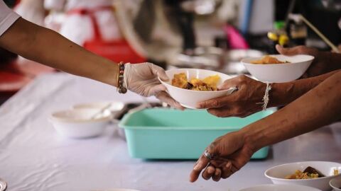 Imagen de reparto de alimentos 