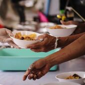 Imagen de reparto de alimentos 