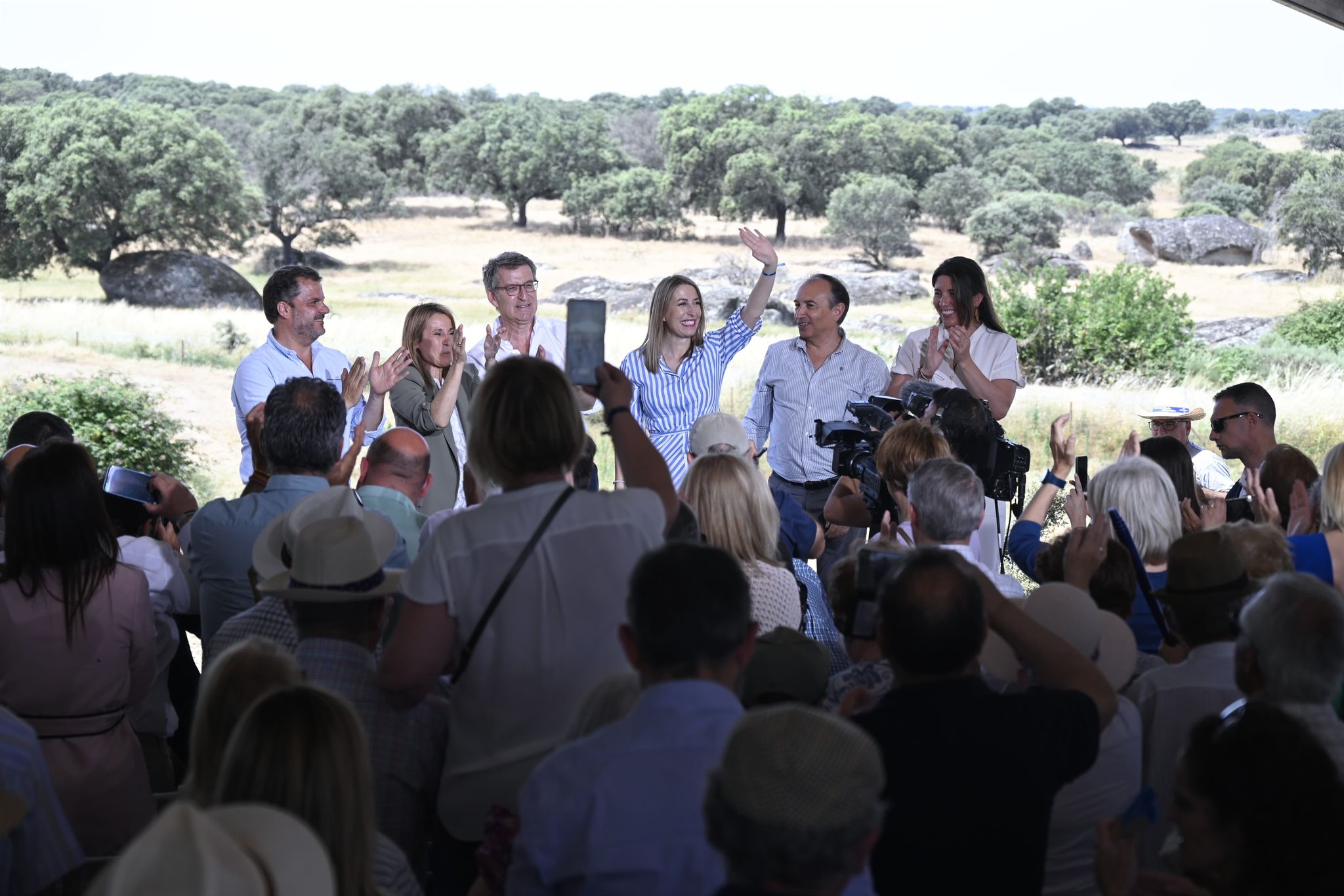 Feijóo y Guardiola llaman a votar el 9J “por el futuro” de Extremadura y de España y arremeten contra las cartas de Pedro Sánchez Feijóo y Guardiola llaman a votar el 9J “por el futuro” de Extremadura y de España y arremeten contra las cartas de Pedro Sánchez