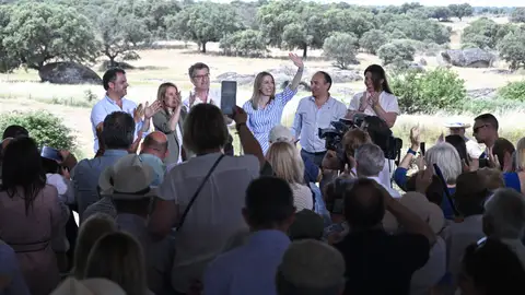 Feijóo y Guardiola llaman a votar el 9J “por el futuro” de Extremadura y de España y arremeten contra las cartas de Pedro Sánchez Feijóo y Guardiola llaman a votar el 9J “por el futuro” de Extremadura y de España y arremeten contra las cartas de Pedro Sánchez