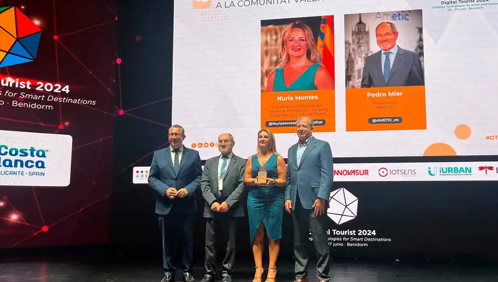 Nuria Montes recoge el premio a la Comunidad Valenciana #DT2024 Nuria Montes recoge el premio a la Comunidad Valenciana #DT2024