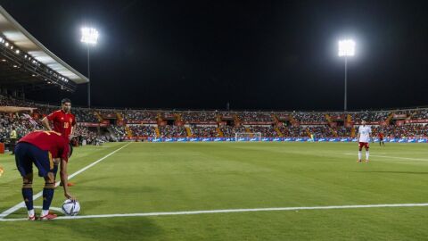 Espa&ntilde;a gole&oacute; por 5 a 0 a Andorra en Badajoz.