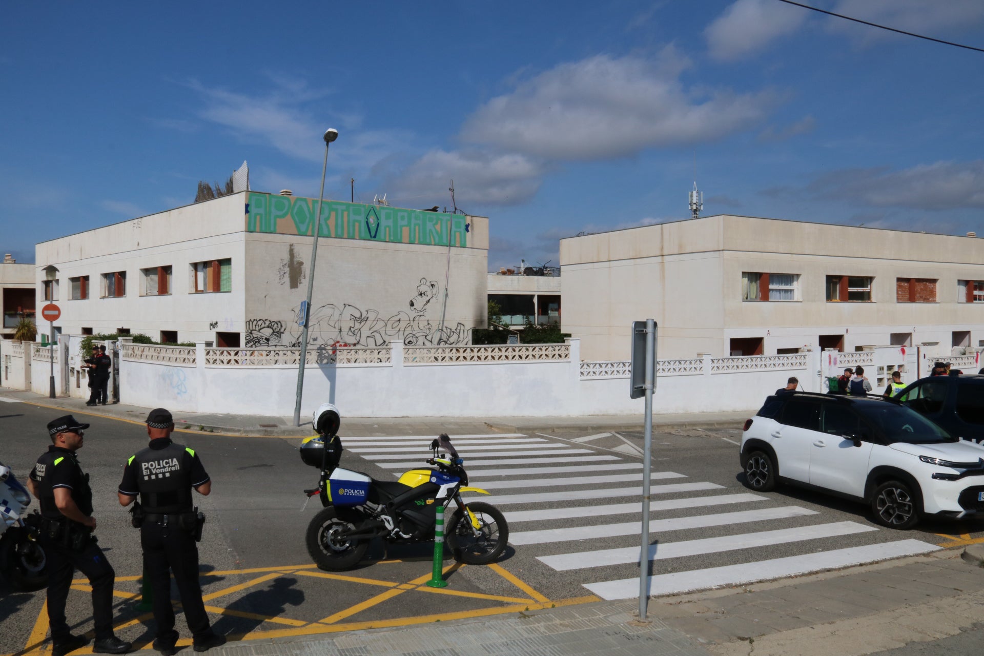 Desallotgen més de 40 persones d’una finca ocupada a Coma-ruga Desallotgen més de 40 persones d’una finca ocupada a Coma-ruga