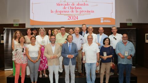 Foto de familia en el acto del aniversario