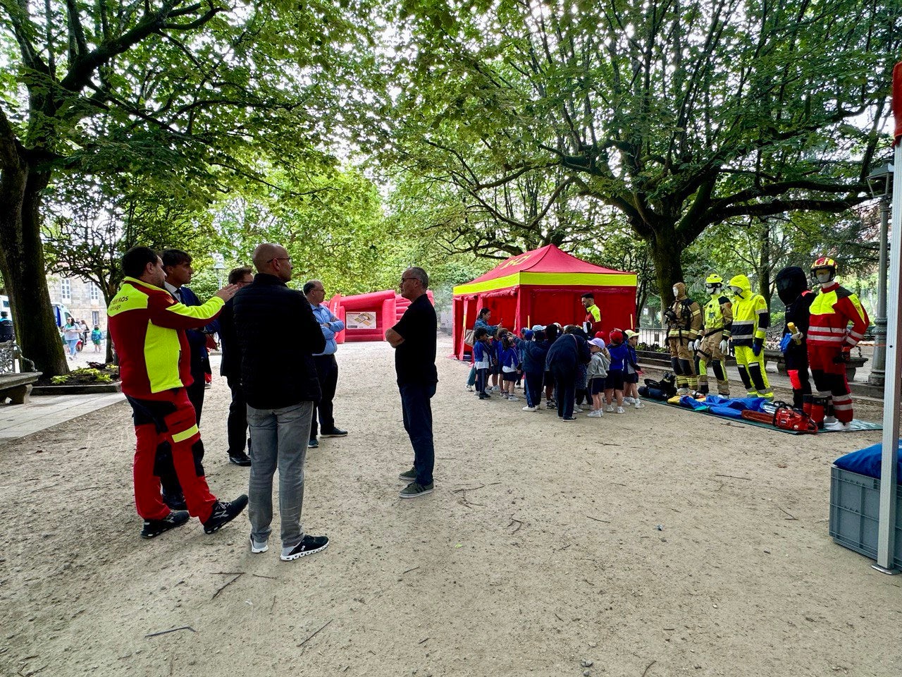 Más de 800 niños de Santiago pasarán por la Alameda para participar en la Semana de Prevención de Incendios Más de 800 niños de Santiago pasarán por la Alameda para participar en la Semana de Prevención de Incendios