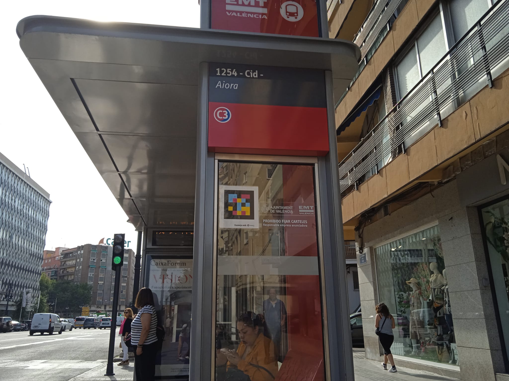 La EMT invertirá 1,7 millones de euros para renovar los paneles informativos de sus paradas La EMT invertirá 1,7 millones de euros para renovar los paneles informativos de sus paradas