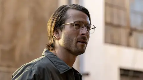 El actor Glen Powell, en un fotograma promocional de la película 'Hit Man. Asesino por casualidad' El actor Glen Powell, en un fotograma promocional de la película 'Hit Man. Asesino por casualidad'