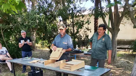 La DPH reparte 110 cajas nido de murciélagos para luchar contra la procesionaria La DPH reparte 110 cajas nido de murciélagos para luchar contra la procesionaria