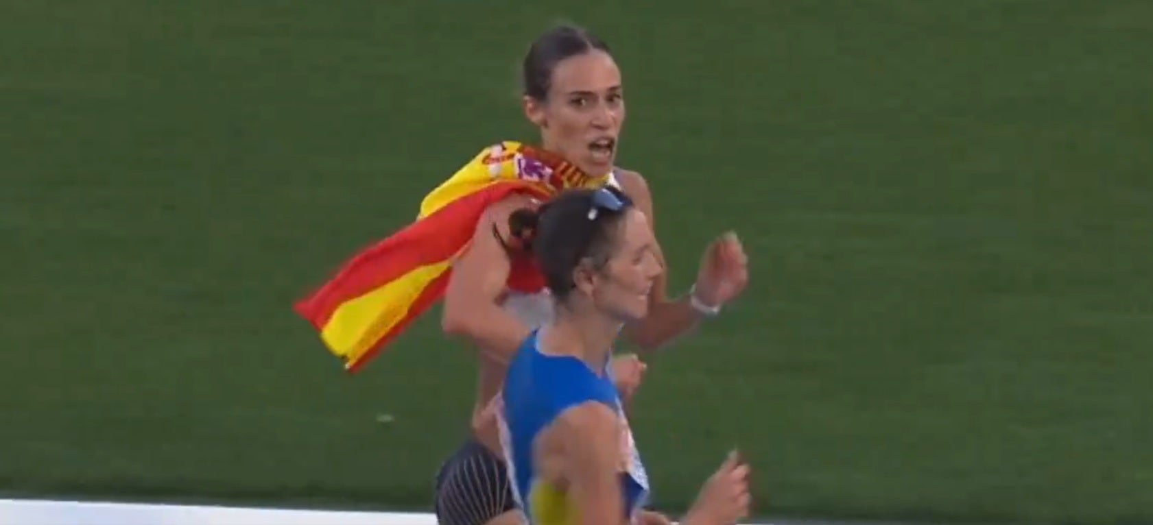 Surrealista final en los Europeos de atletismo: la española Laura García-Caro ya celebraba el bronce y lo pierde en la meta Surrealista final en los Europeos de atletismo: la española Laura García-Caro ya celebraba el bronce y lo pierde en la meta
