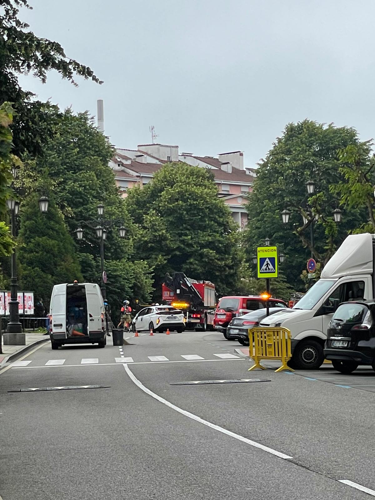 Herido en una mano un conductor que chocó contra un árbol en El Campillín Herido en una mano un conductor que chocó contra un árbol en El Campillín