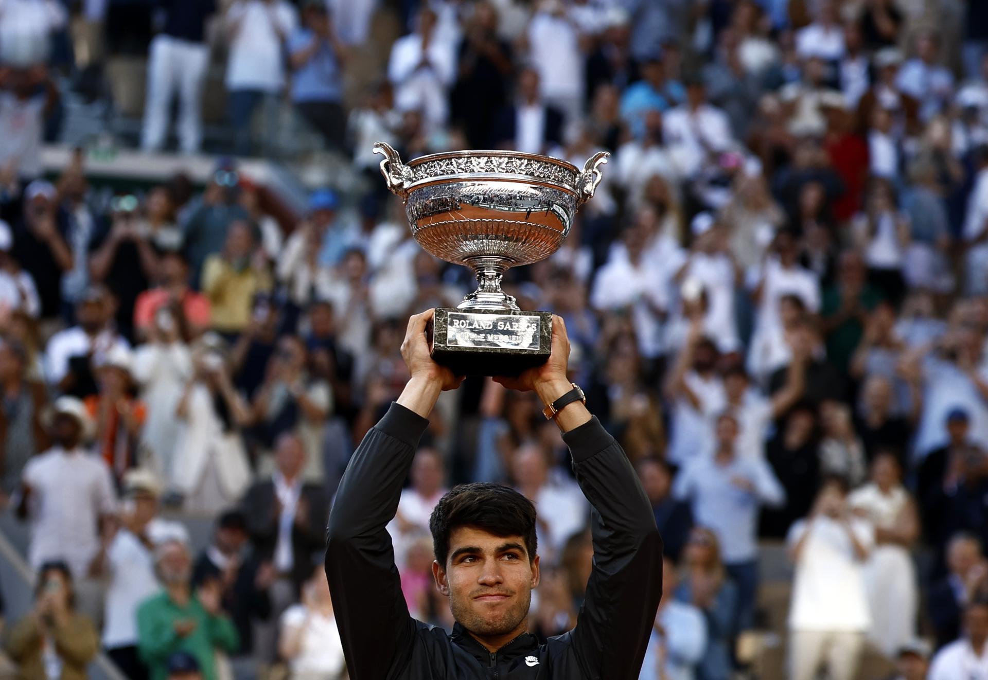 Carlos Alcaraz consigue su primer Roland Garros ante Zverez en cinco sets Carlos Alcaraz consigue su primer Roland Garros ante Zverez en cinco sets