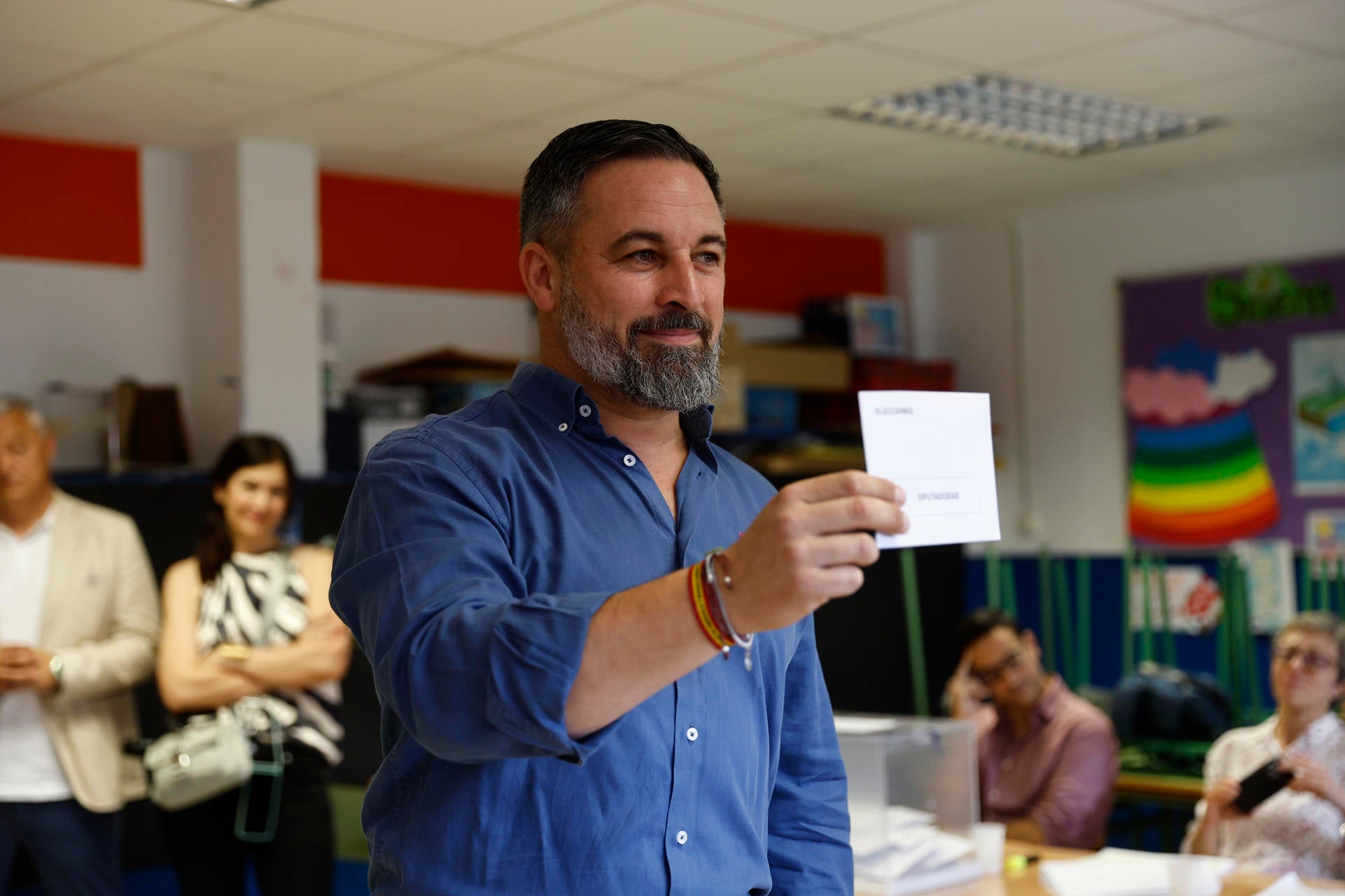 Abascal denunciará a Sánchez en la Junta Electoral Central por pedir el voto contra otros en la jornada de votación Abascal denunciará a Sánchez en la Junta Electoral Central por pedir el voto contra otros en la jornada de votación