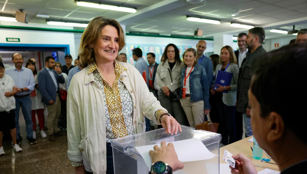 Teresa Ribera, cabeza de lista del PSOE a las europeas, ejerce su derecho al voto Teresa Ribera, cabeza de lista del PSOE a las europeas, ejerce su derecho al voto