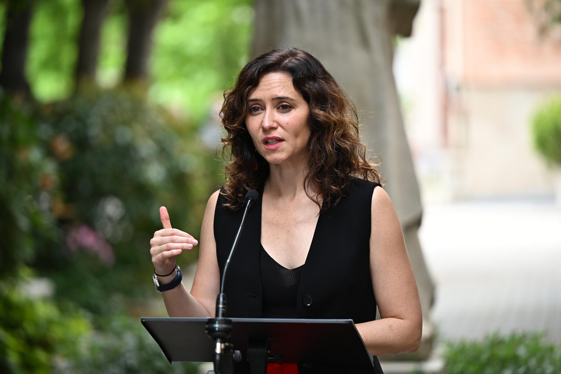 Ayuso llama a votar para que la forma de vida "a la española" sea escuchada en Europa Ayuso llama a votar para que la forma de vida "a la española" sea escuchada en Europa