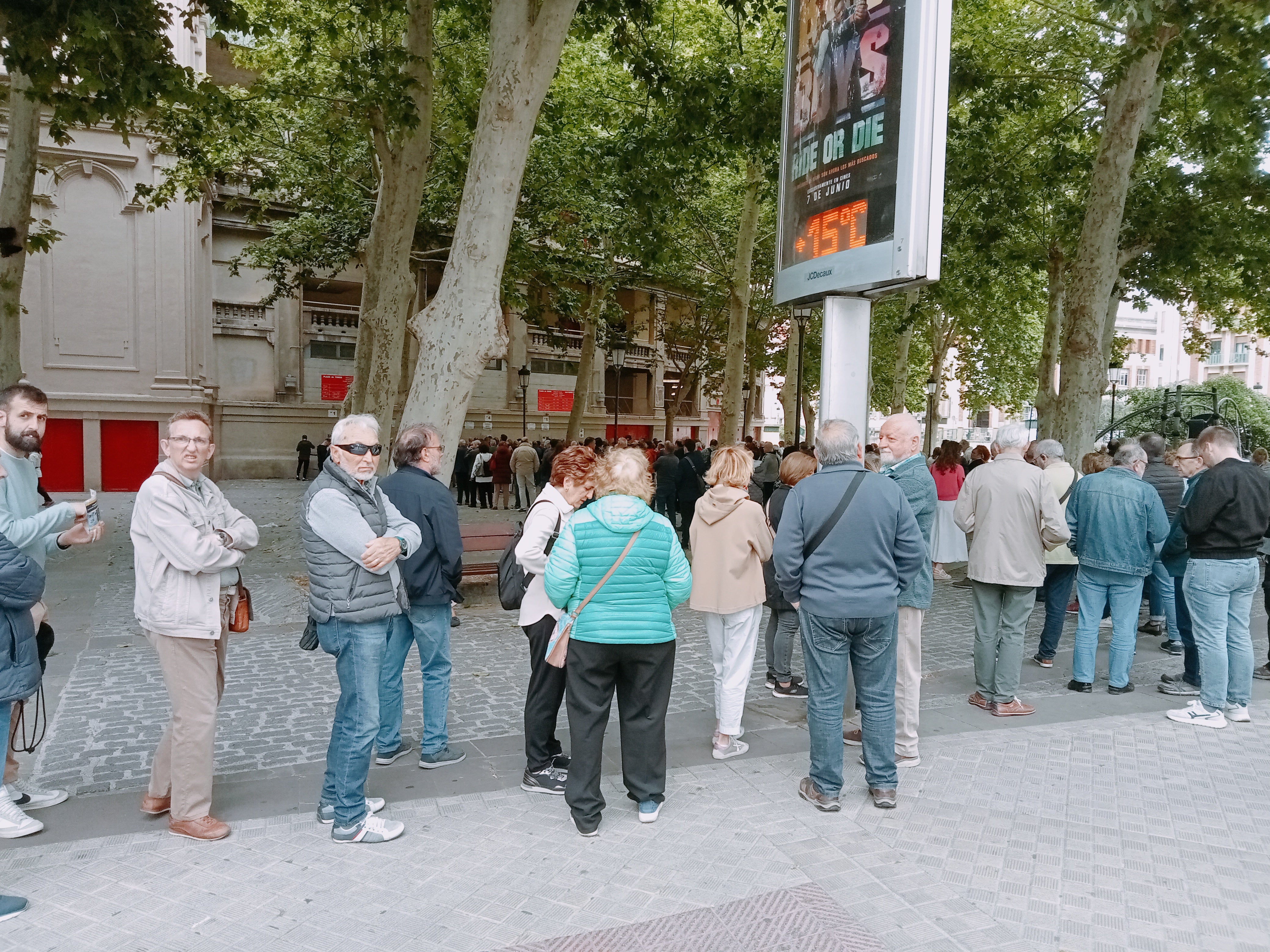 Dos horas de cola para renovar el abono de la Feria del Toro Dos horas de cola para renovar el abono de la Feria del Toro