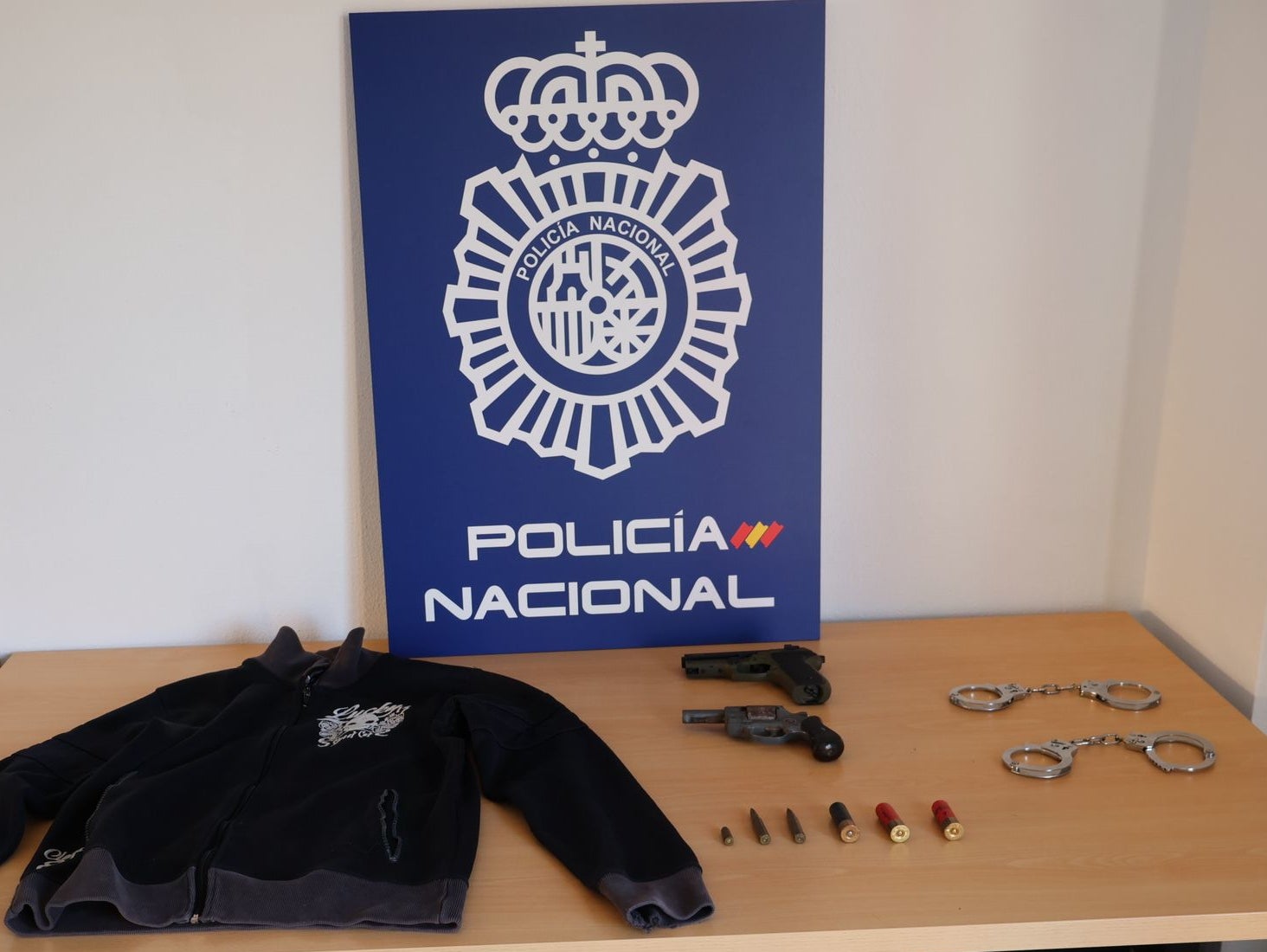 La Policía Nacional detiene a cinco personas implicadas en un robo violento y dos robos con fuerza en viviendas de Orihuela La Policía Nacional detiene a cinco personas implicadas en un robo violento y dos robos con fuerza en viviendas de Orihuela