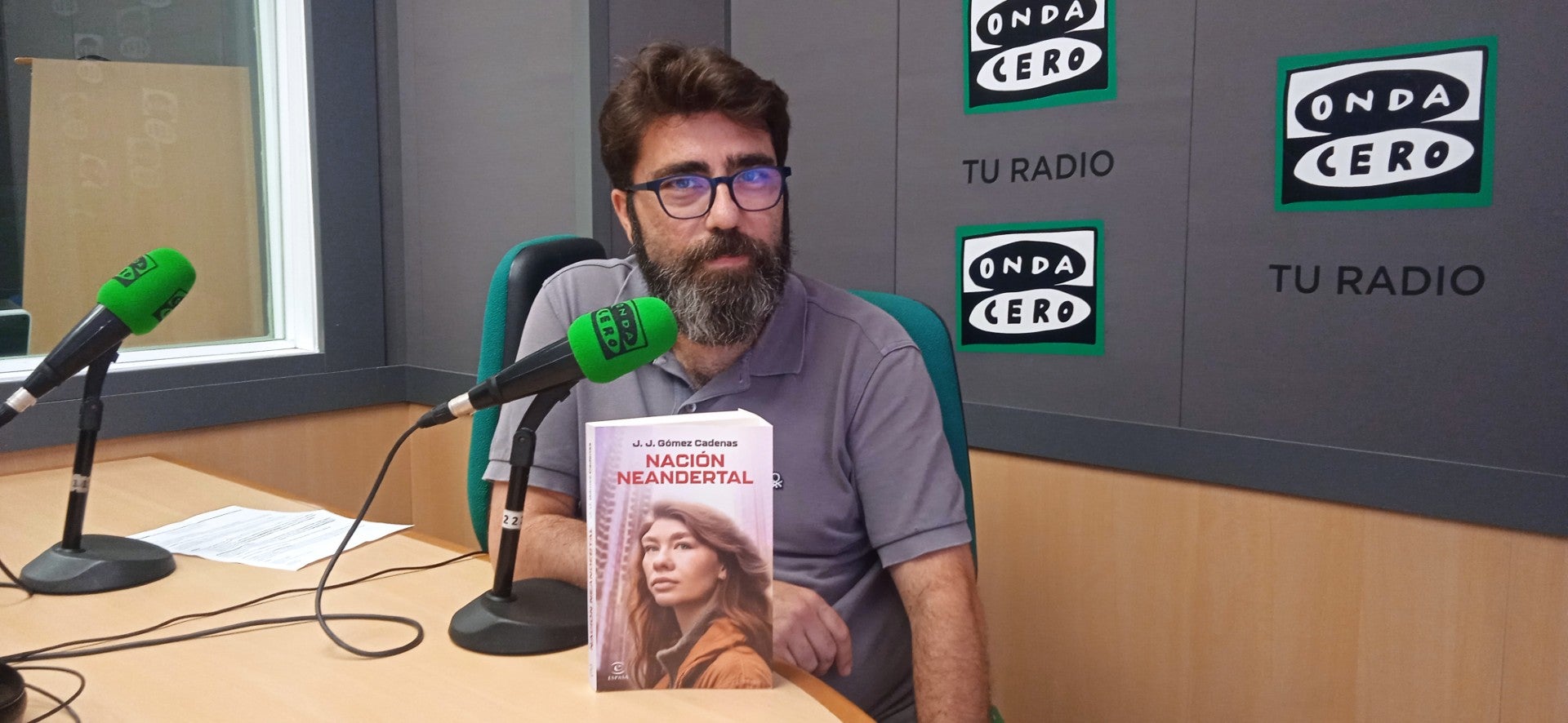 Llibrería Ali i Truc recomienda 'Nación Neandertal', la última novela de Juan Gómez Cadenas Llibrería Ali i Truc recomienda 'Nación Neandertal', la última novela de Juan Gómez Cadenas
