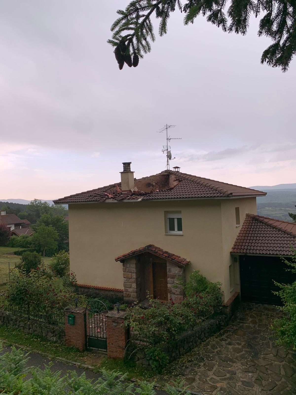 El Rasillo, sin abastecimiento de agua ni comunicaciones tras el impacto de un rayo el sábado El Rasillo, sin abastecimiento de agua ni comunicaciones tras el impacto de un rayo el sábado