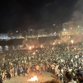 Hogueras de San Juan en la playa del Orzán en 2023 Hogueras de San Juan en la playa del Orzán en 2023