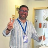El portavoz del PP en Canet d'en Berenguer, Leandro Benito, vota en las Elecciones al Parlamento Europeo 2024