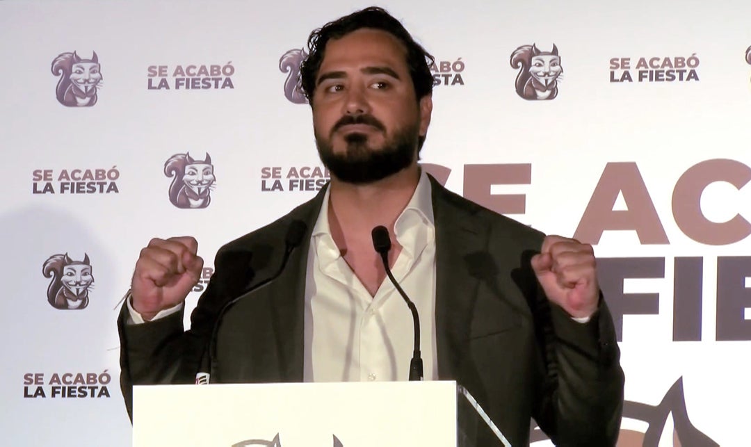 Captura de video de la comparecencia ante los medios este domingo en Madrid del líder de la agrupación de electores Se Acabó la Fiesta, Luis ‘Alvise’ Captura de video de la comparecencia ante los medios este domingo en Madrid del líder de la agrupación de electores Se Acabó la Fiesta, Luis ‘Alvise’