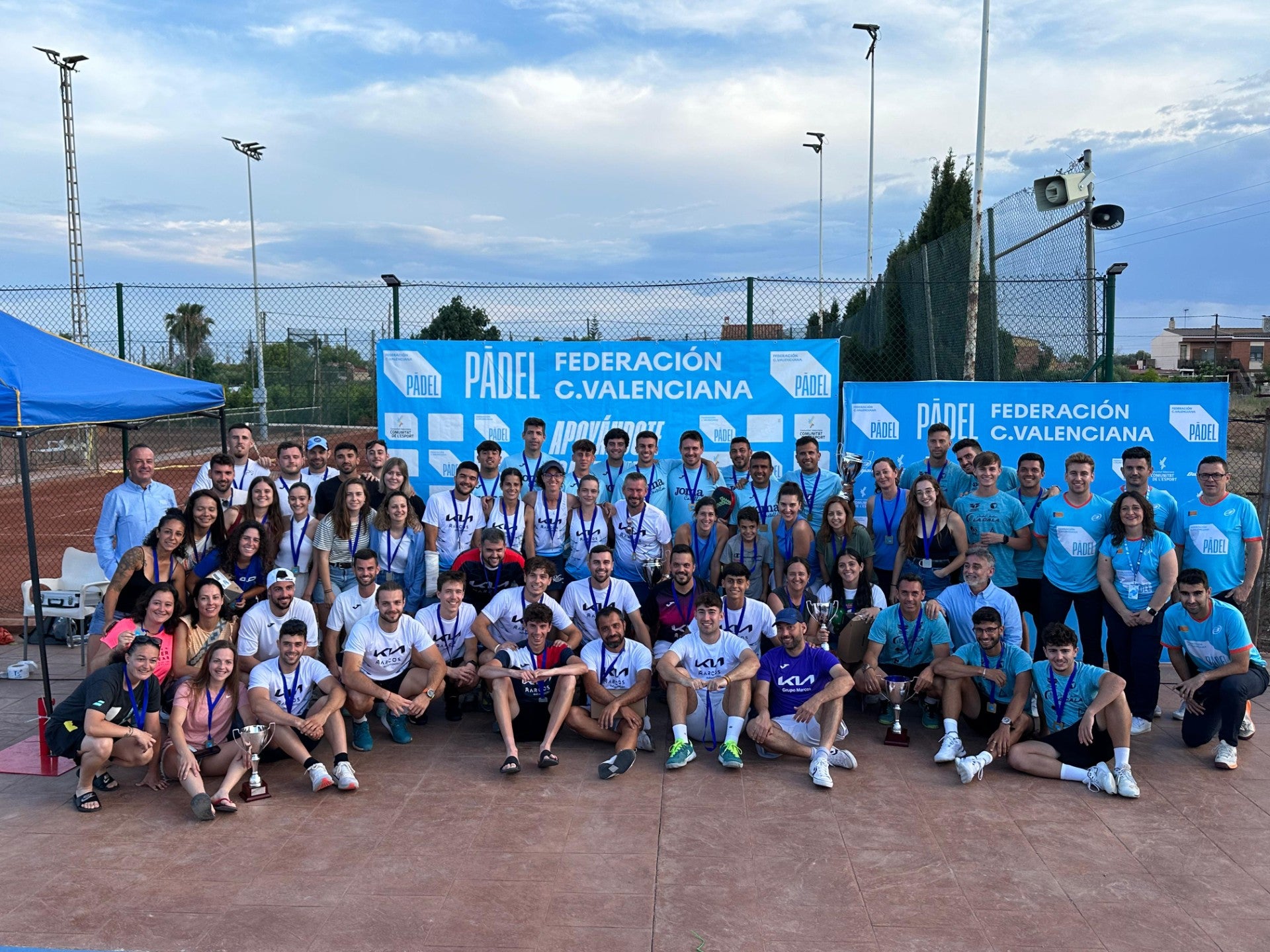 La Plana Sport de pádel se alza con el título de campeón de primera autonómica La Plana Sport de pádel se alza con el título de campeón de primera autonómica