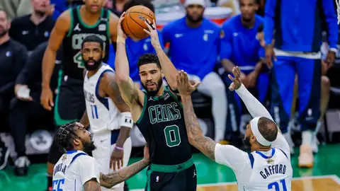 Boston da un nuevo zarpazo y se va a Dallas con 2-0 Boston da un nuevo zarpazo y se va a Dallas con 2-0