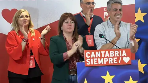 El secretario general del PSC-PSOE, Pablo Zuloaga, los candidatos a las europeas Silvia Abascal y Raúl Pesquera y la secretaria de Organización, Noelia Cobo El secretario general del PSC-PSOE, Pablo Zuloaga, los candidatos a las europeas Silvia Abascal y Raúl Pesquera y la secretaria de Organización, Noelia Cobo
