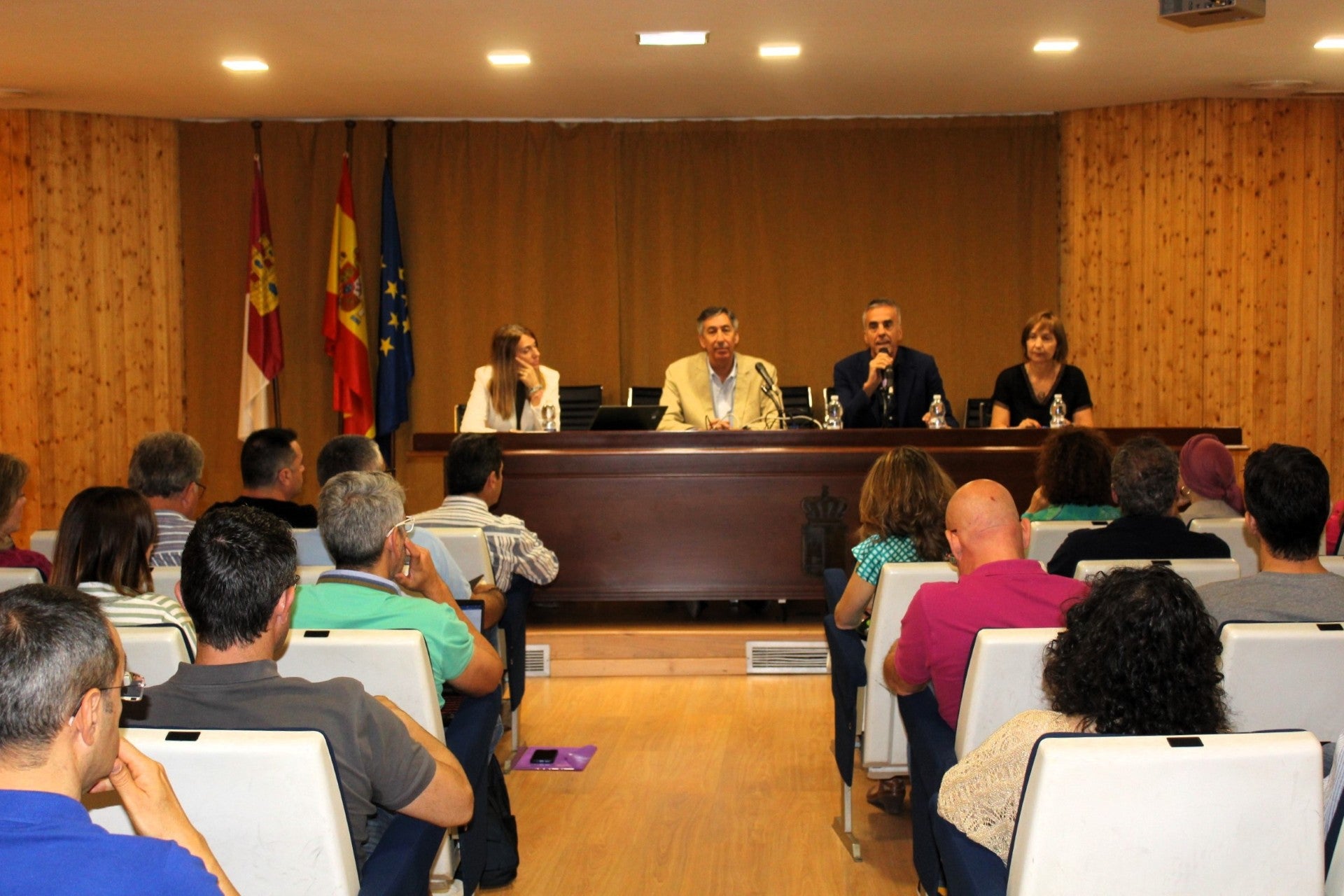 La nueva FP impulsa las prácticas de alumnos en empresas desde el primer curso La nueva FP impulsa las prácticas de alumnos en empresas desde el primer curso