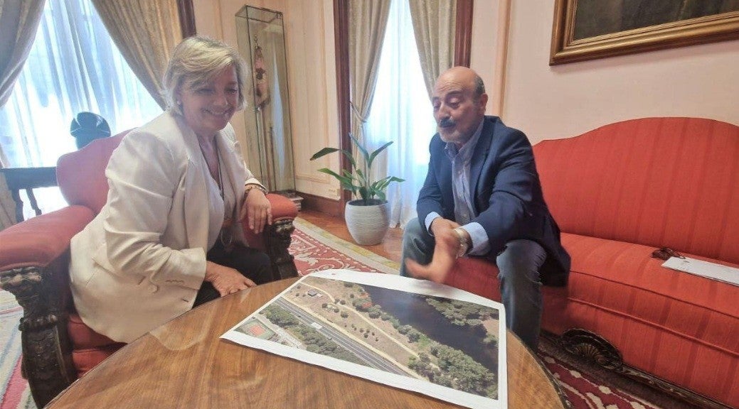 La alcaldesa de Lugo presenta el proyecto para habilitar zonas de baño en el Miño La alcaldesa de Lugo presenta el proyecto para habilitar zonas de baño en el Miño