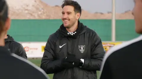 Sergi Guilló deja de ser entrenador del Orihuela CF y ficha por el Mérida de Primera Federación Orihuela Cf