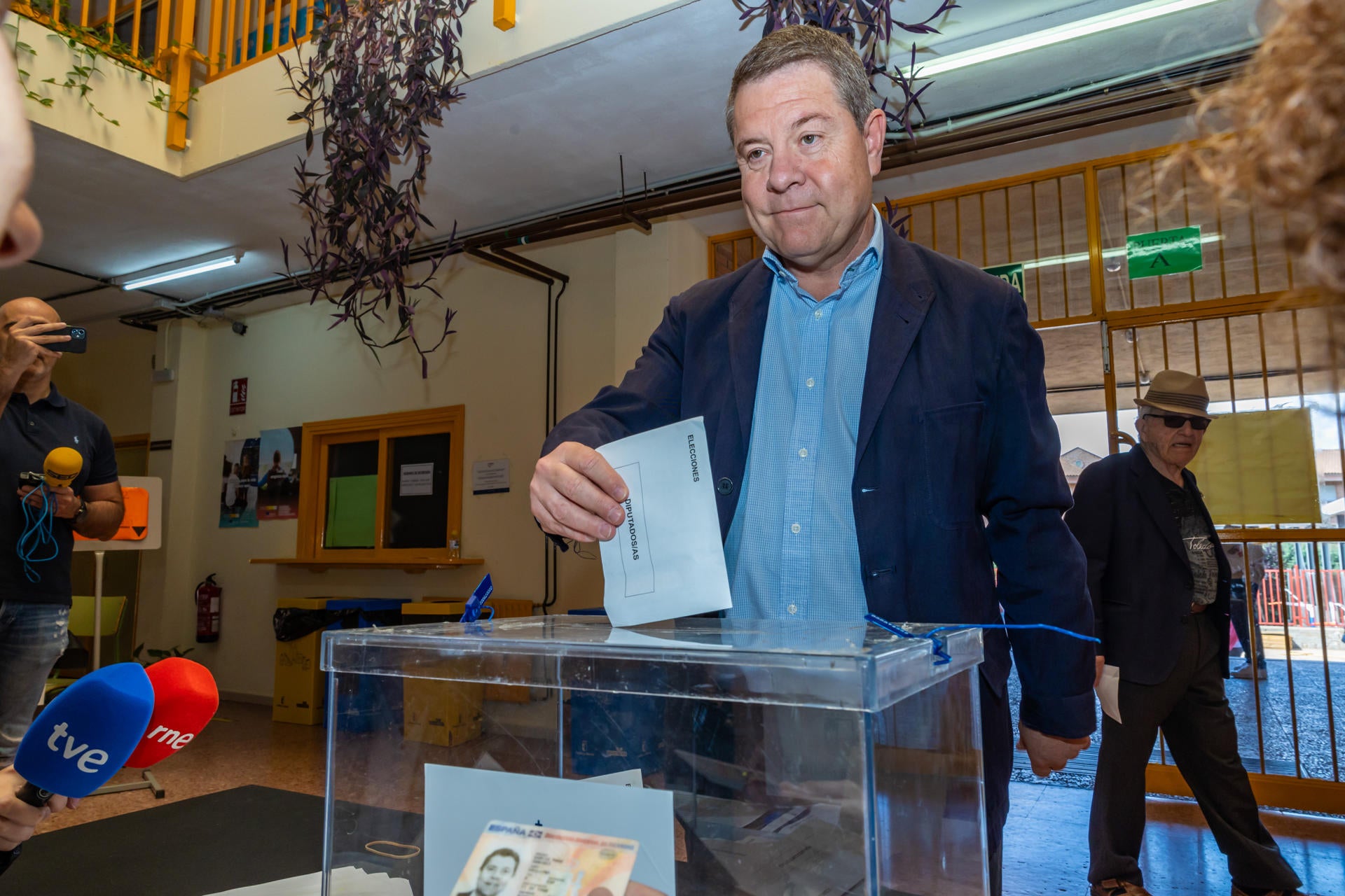 Page sugiere a Sánchez un adelanto electoral para "no eternizar lo inviable" y carga contra el CIS: "Nadie se lo cree" Page sugiere a Sánchez un adelanto electoral para "no eternizar lo inviable" y carga contra el CIS: "Nadie se lo cree"