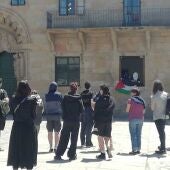Continua el encierro pro palestino de unas 20 personas encapuchadas en el rectorado de la Universidad de Santiago 