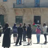 Continua el encierro pro palestino de unas 20 personas encapuchadas en el rectorado de la Universidad de Santiago Continua el encierro pro palestino de unas 20 personas encapuchadas en el rectorado de la Universidad de Santiago
