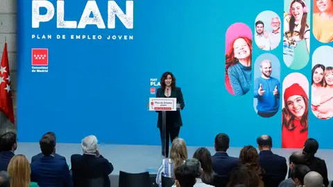La presidenta madrileña, Isabel Díaz Ayuso, presenta el nuevo plan de empleo joven de la región. La presidenta madrileña, Isabel Díaz Ayuso, presenta el nuevo plan de empleo joven de la región.