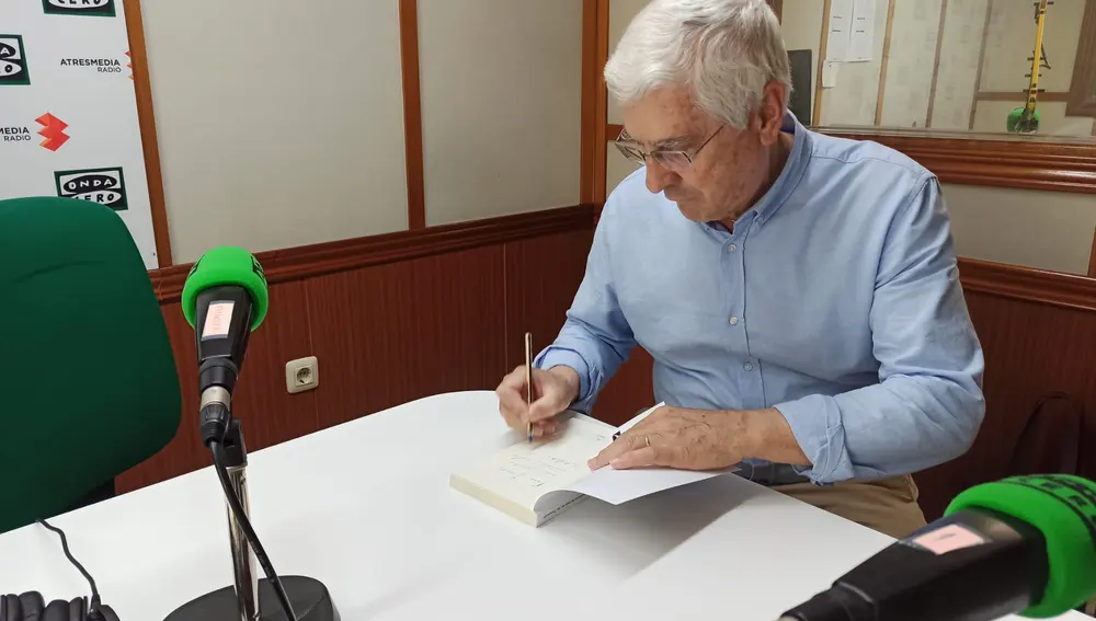 Barreda firma su último libro Barreda firma su último libro